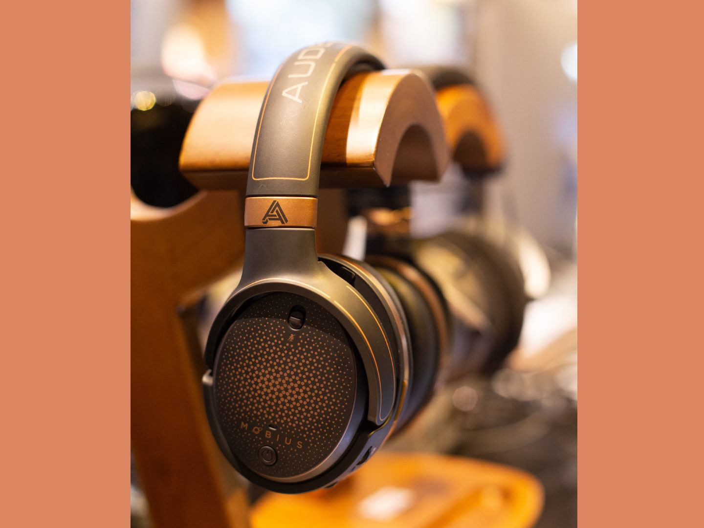 วิธีเลือกหูฟังดีๆ ที่จะสร้างโลกแห่งเสียงดนตรีให้สุนทรีย์ขึ้น